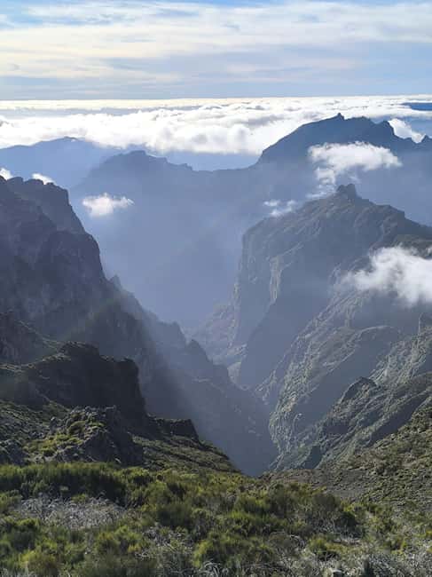 Madeira: Half-Day Pico Areeiro Jeep Tour - What to bring for a comfortable 4 hours