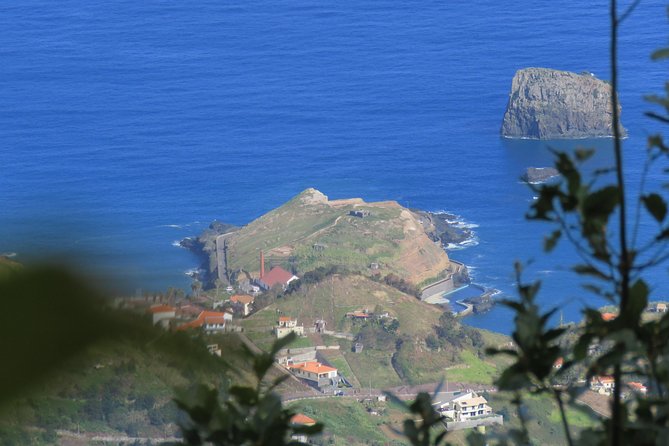 Madeira Highlights: Guided 4-Hour Tour from Funchal - Guide quality and vehicle comfort: where the experience can vary