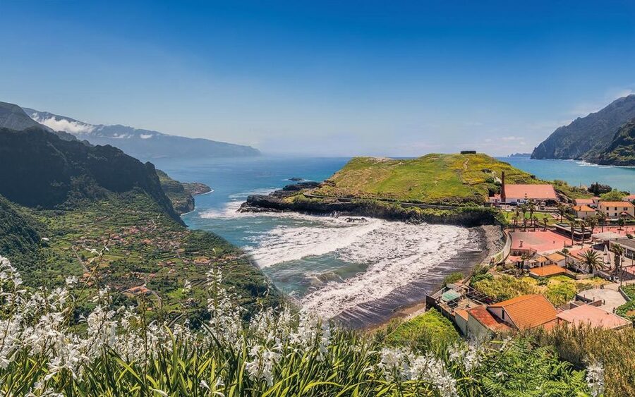 Madeira Island: Full-Day Guided Tour of Eastern Madeira - Photo stops at Guindaste and Ponta do Rosto