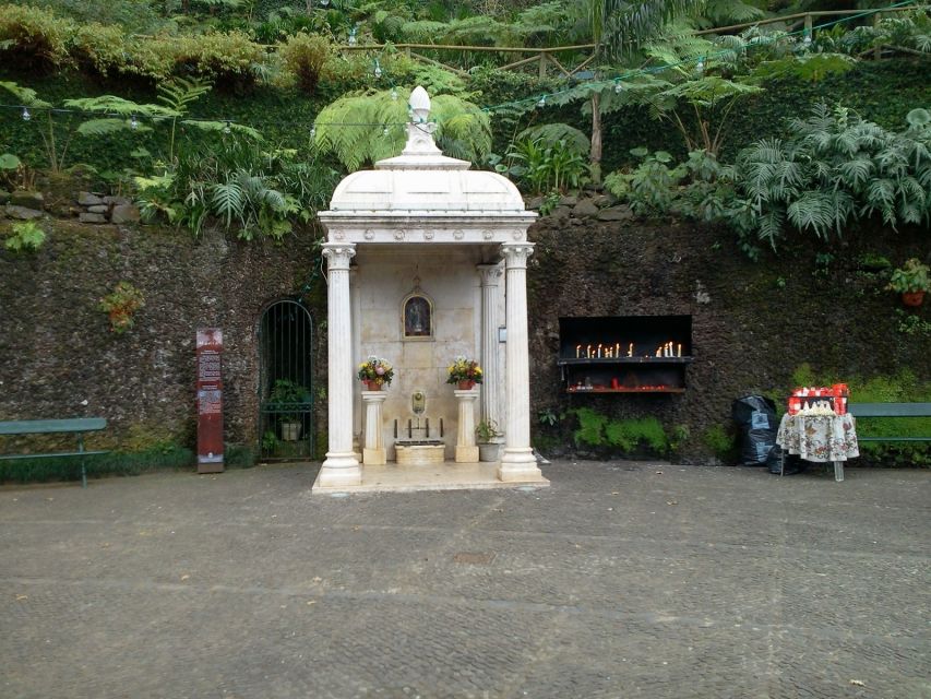 Madeira: Monte Sightseeing Tour & Toboggan Sled Ride - Entering Monte: why this walk beats a drive-by tour