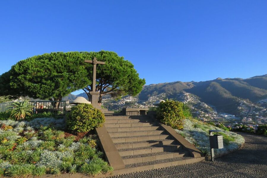 Madeira : Nun's Valleys and Pico Areeiro 4X4 Tour - Curral das Freiras, where the valley gets its story