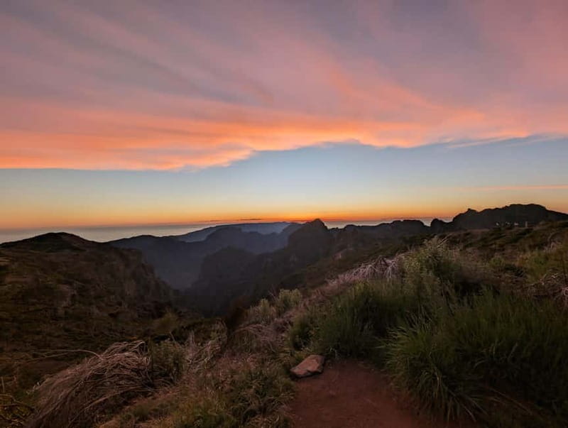 Madeira: Pico Arieiro Sunset with Stairway to Heaven Option - Ninho da Manta viewpoint: a short stop with real payoff