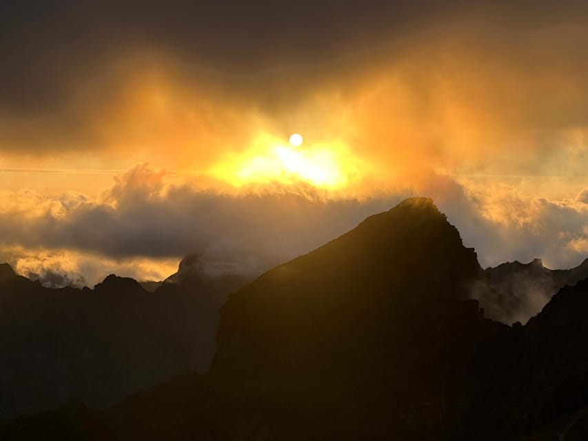 Madeira: Pico Arieiro Sunset with Stairway to Heaven Option - Weather, road changes, and why you should dress like it’s colder