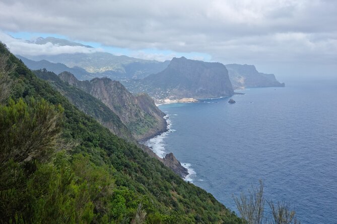 Madeira Porto da Cruz to Machico Self Hiking Tour with Transfer - The guide briefing: you get help, then you hike at your pace