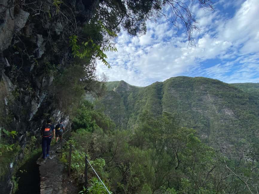 Madeira: PR 9 - Levada do Caldeirão Verde Hike Transfer - What to bring for a wet, tunnel-filled levada day