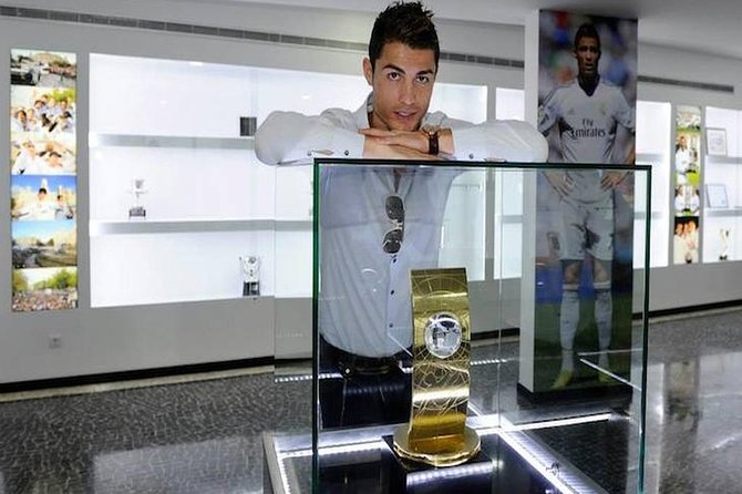 Madeira: Private Cristiano Ronaldo Tour with CR7 Museum - Seeing the neighborhood where Ronaldo grew up