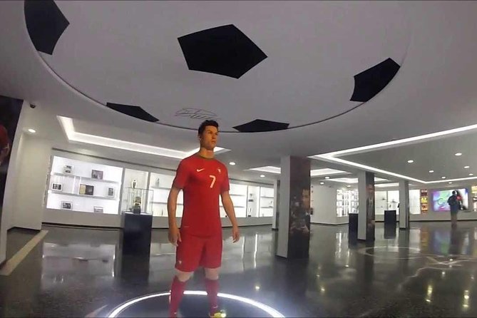 Madeira: Private Cristiano Ronaldo Tour with CR7 Museum - What the guide adds, especially for families and photo lovers