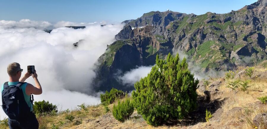 Madeira: Private Guided Achadas Teixeira - Pico Ruivo PR1.1 - Pico Ruivo Trek, 5.4 km of Peaks, Fields, Sea, and Clouds
