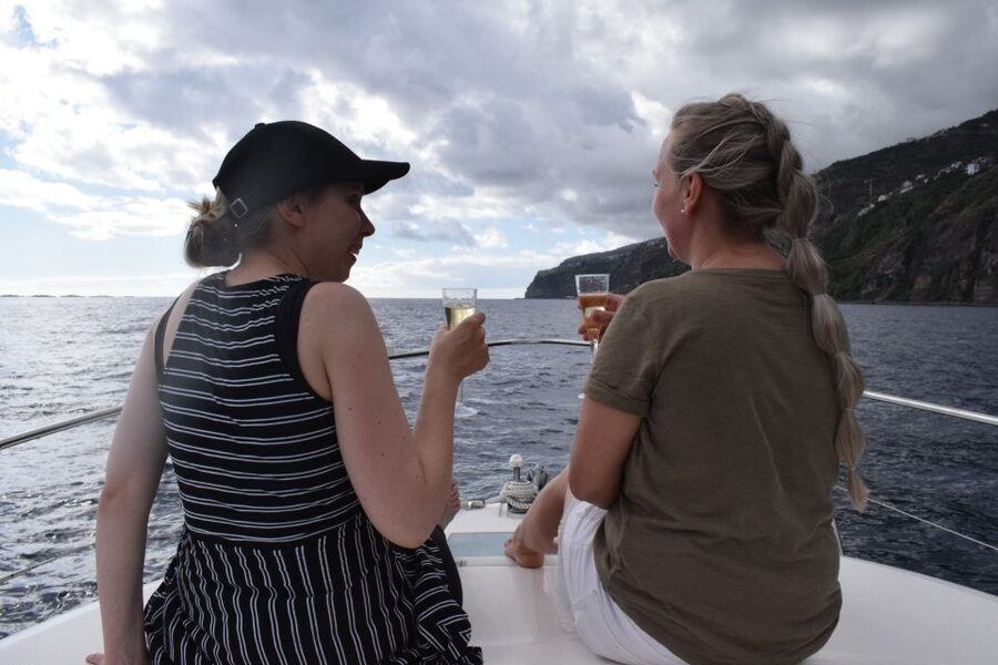 Madeira: Private Sunset Yacht Cruise with Snorkeling & Wine - Drinks, Wine, Towels, and Blankets: The Comfort Side of the Cruise