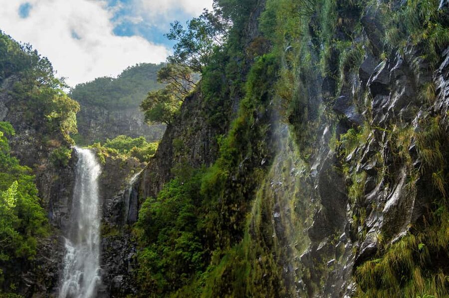 Madeira Rabaçal: Lakes & Fountains Nature Walk - Wet feet are part of the deal: how to handle waterfalls and pools
