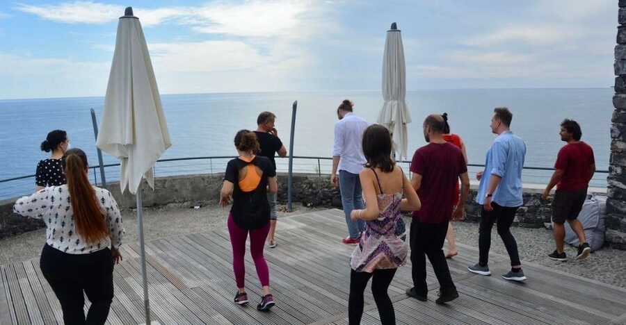 Madeira: Salsa and Bachata dance and discovery experience - Salsa and bachata in Madeira: the open-air setting that makes learning stick