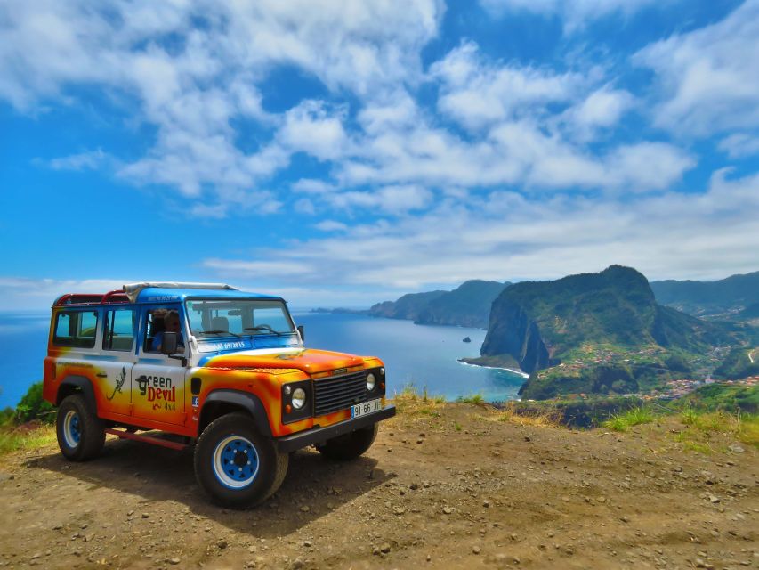Madeira : Santana & Peaks full day tour by Open 4x4 - Faial coastline and the approach to Santana’s triangle houses