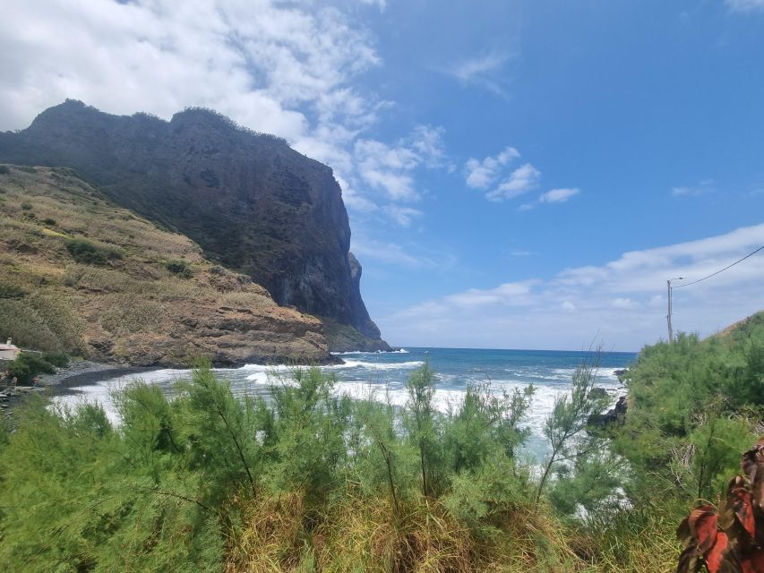 Madeira : Santana, Pico Arieiro, walk full day 4x4 Jeep tour - Porto da Cruz and the Guindaste viewpoint: a coastal shift with photo stops