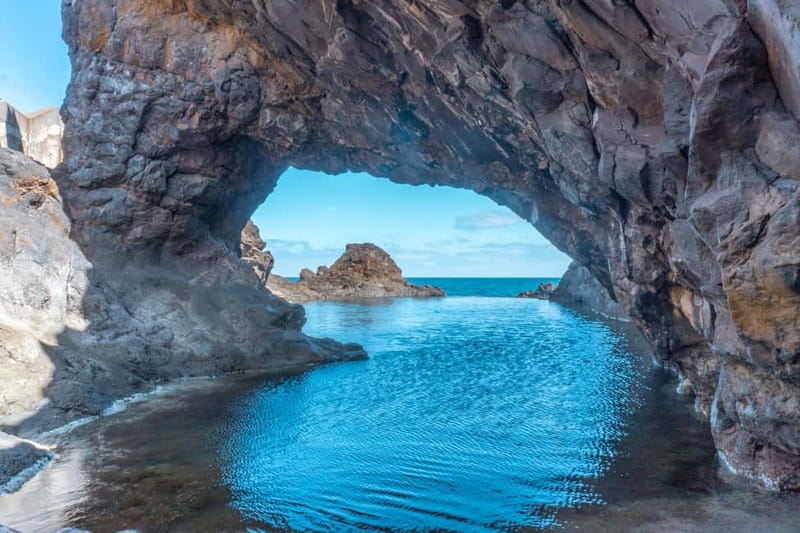 Madeira: Skywalk, Porto Moniz, Seixal, and Fanal 4WD Tour - Paúl da Serra plateau: lunch at 1,400 meters and the cloud-line view