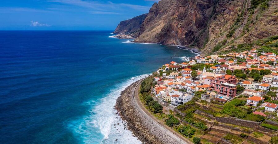 Madeira : Southwest coast, Run & Anjo´s Waterfall 4x4 Tour - Distillery stop: rum and gin using indigenous fruits