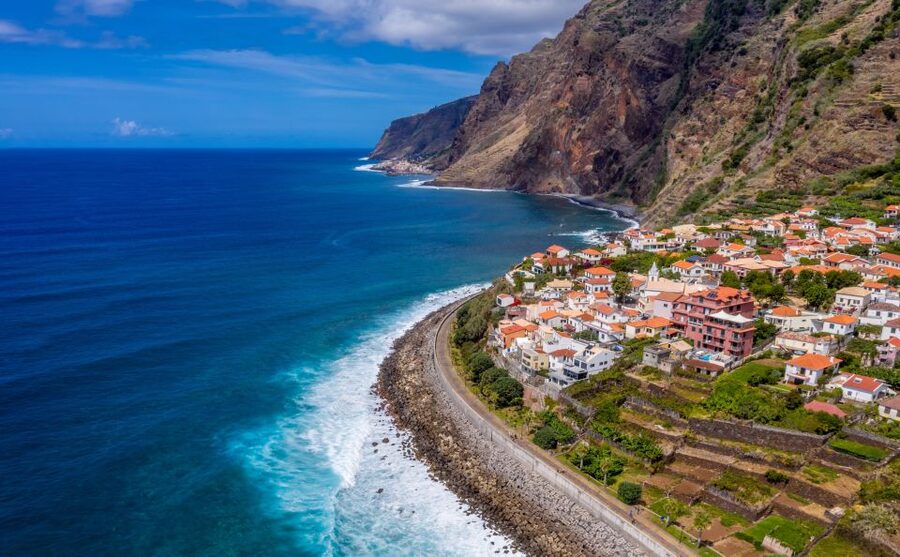 Madeira : Southwest coast, Run & Anjo´s Waterfall 4x4 Tour - Calheta Beach and Madalena do Mar: start with coast air and photo stops