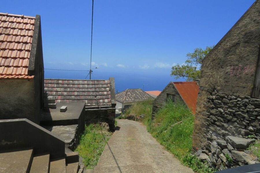 Madeira : Southwest coast, Run & Anjo´s Waterfall 4x4 Tour - Riding in an open-top 4x4: fun, but choose your seat smart