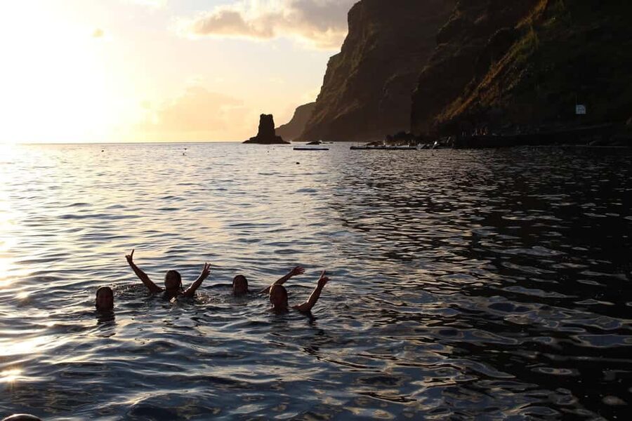 Madeira: Sunset Dinner Cruise - What you’re really buying: a 4-hour Madeira night out