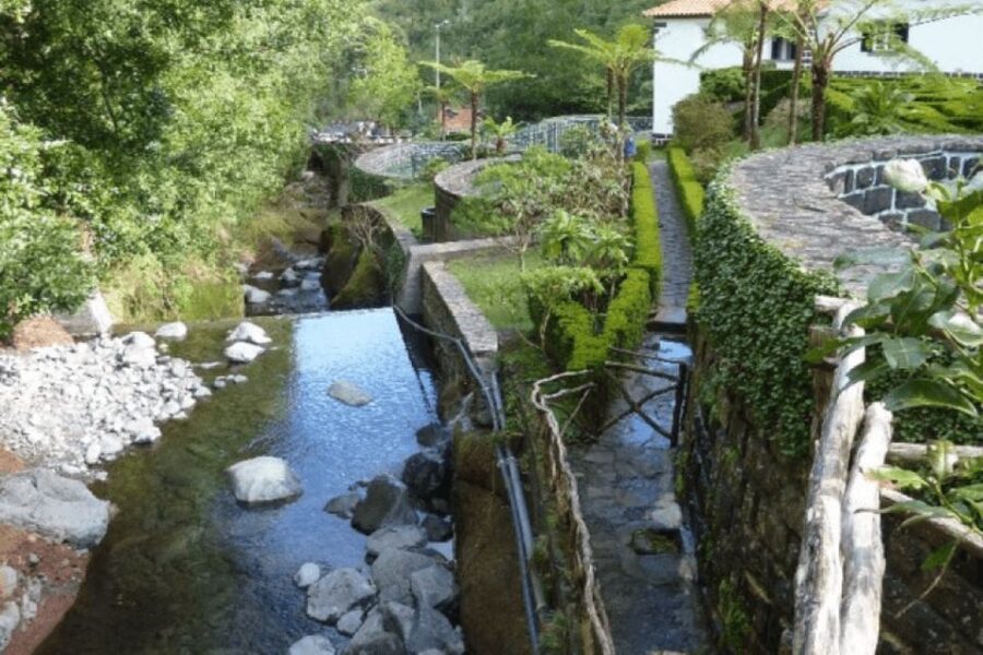 Madeira tour- Santana - Full Day - A full day loop across Madeira, starting at Pico do Arieiro