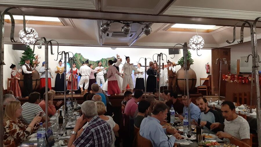 Madeira: Traditional Madeiran Dinner & Show - The Three-Course Madeira Menu, From Bolo do Caco to Espetada