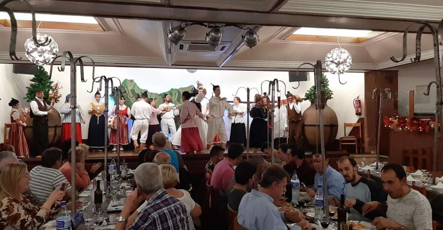 Madeira: Traditional Madeiran Dinner & Show - Pickup From Machico, Santana, Porto da Cruz, Faial, and Caniçal