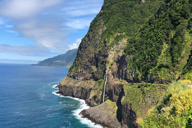 Madeira Westside Achadas da Cruz, Porto Moniz, Seixal and Fanal - Praia do Porto do Seixal: Beach and Waterfalls in a 20-Minute Reality Check