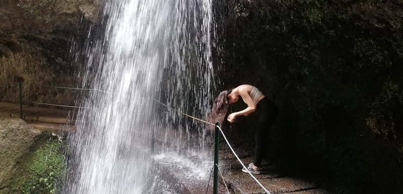 Madeira: Wet your hair in the amazing Levada Nova / Moinhos - The Coffee and Snack Stop: Small Setup, Big Difference on a Levada Walk