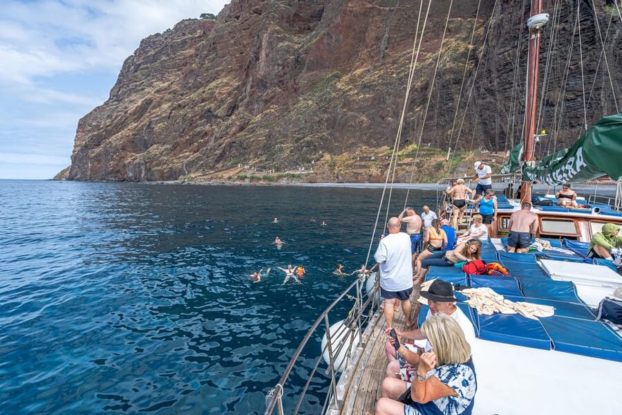 Madeira : Whales and Dolphins wooden boat excursion - Whales, dolphins, and the Madeira wine welcome in 3 hours