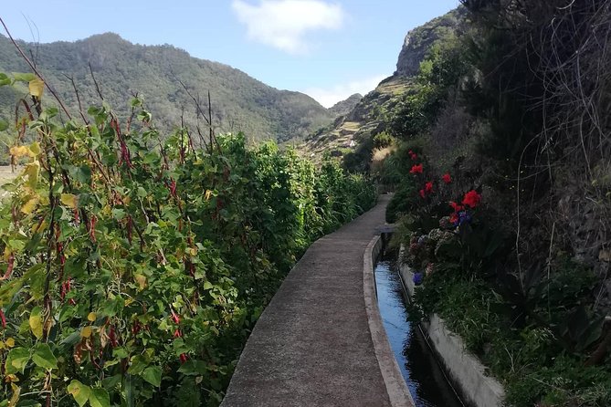 Maroços - Mimosa Valley - The end-of-walk drink stop: a simple payoff that helps the day feel finished