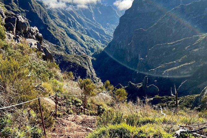 Morning Transfer To Pico Do Arieiro, Hike To Pico Ruivo & Return From Teixeira - The route highlights: tunnels, stairs to heaven, and mark-ups you can trust