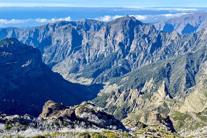 Morning Transfer To Pico Do Arieiro, Hike To Pico Ruivo & Return From Teixeira - The downhill to Achada do Teixeira, plus knee-friendly tactics