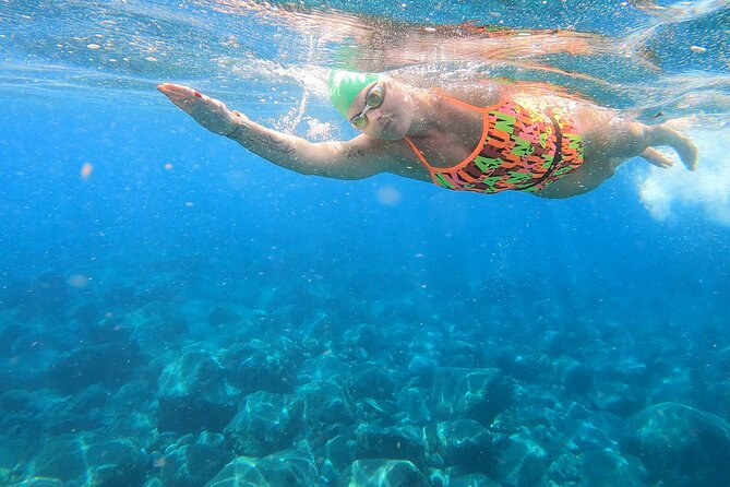 Open-Water Swimming in Madeira - The first water step: warm up and acclimatization swim near the start