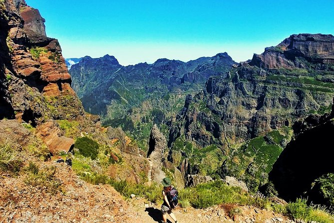 Pico do Areeiro to Pico Ruivo (PR 1) - Hiking Tour in Madeira - Approaching Pico Ruivo: steep stairs, tight paths, and the reward waits