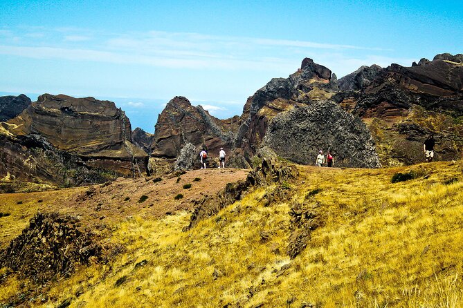 Pico do Arieiro - Pico Ruivo - Achada do Teixeira Walk - Stop 1: Pico do Arieiro (1,818 m) and the Ninho da Manta lookout