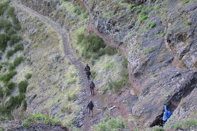Pico do Arieiro - Pico Ruivo - Achada do Teixeira Walk - Live commentary and why small-group hiking helps