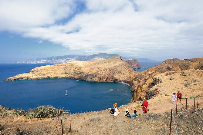 Ponta de São Lourenço Walk - The out-and-back hike: cliffs, ocean views, and Casa do Sardinha
