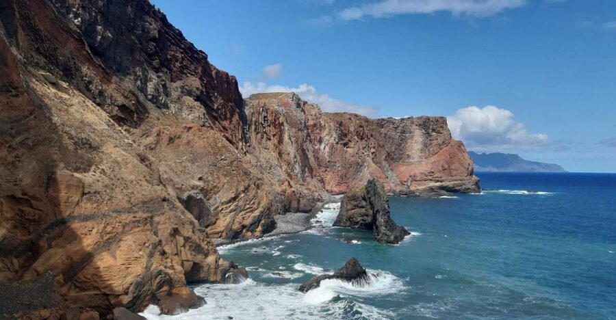 Ponta São Lourenço: Private Guided Walk PR8 - The real star: calm south water and rough north swells