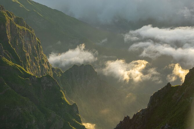 PR1 Sunrise Pico do Arieiro Self-Guided Hiking Transfer - Cold Peaks, Wind, Fog, and the Footwear Reality Check