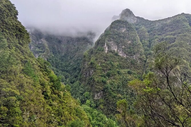 PR9 Caldeirão Verde Queimadas Levada Self-Guided Hiking Transfer - Weather, trail closures, and crowding on Madeira’s popular days