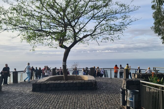 Private Full Day Island Tour in Madeira - Stop 4: Miradouro do Guindaste