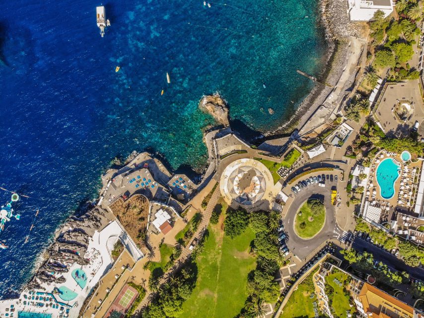 Private tour: Special views/seaside view points - Pico dos Barcelos Lookout, and why the first view matters