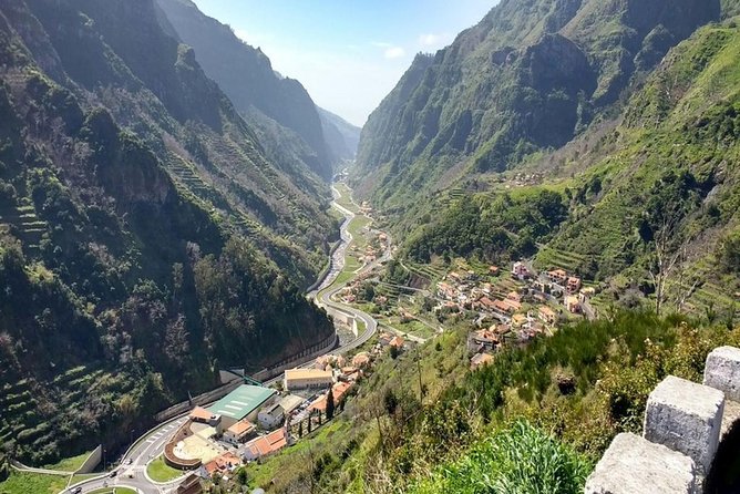 Private Tour West Madeira - Stop 3, Camara de Lobos: a short town walk with local flavor