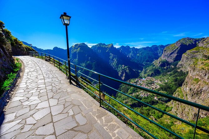 Private Tuk Tuk Tour on Nuns Valley - Miradouro Pico dos Barcelos: the fast win above Funchal Bay