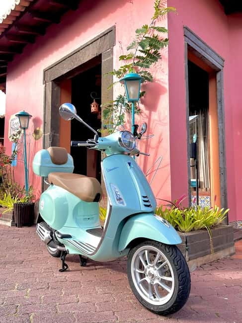 Private Vespa Tour Funchal & Câmara Lobos (3hrs) - Entering Funchal by Vespa, not by bus
