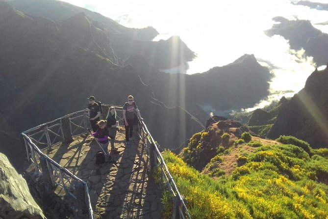 Sunrise Guided Hike PR1 Pico do Areeiro Pico Ruivo small group - Pico Do Areeiro to Pico Ruivo: The Ridge Hike You Came For