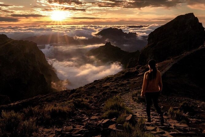 Sunrise Transfer To Pico Do Arieiro, Hike To Pico Ruivo & Return From Teixeira - The return from Achada do Teixeira, plus the Santana houses photo pass