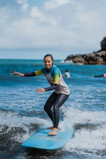 Surf lesson in Madeira - Warm-up on shore: getting comfortable before the first paddle