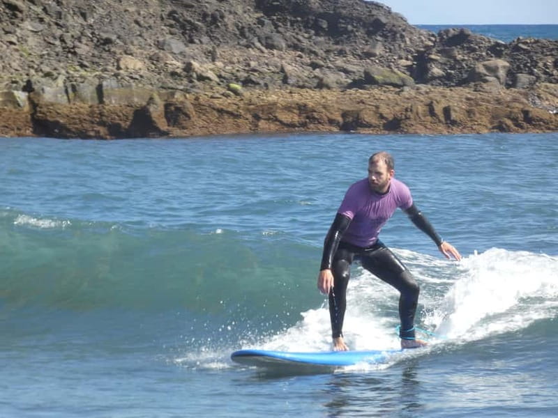 Surfing Lessons With Amazing Instructors in Madeira Island - The 150 minutes: how the lesson flows from wetsuit to waves