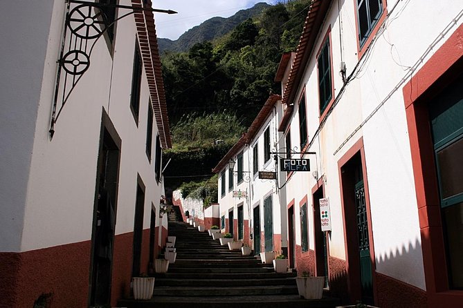 Tour - 8 Villages to the West - Seixal’s black sand and São Vicente caves for a cooler, quieter finish
