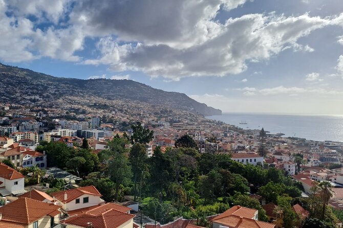 Tuk Tuk tour in Funchal - Stop 2: the Cathedral of Our Lady of the Assumption area (Igreja da Sé, built 1493)
